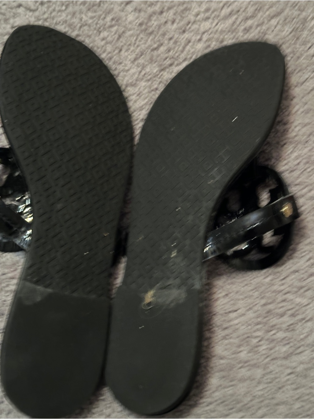 AUTHENTIC Tory Burch Black Patent Logo Thong Sandals - Picture 4 of 4